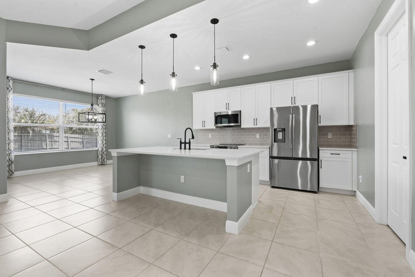 Welcome to this exceptional 2022 custom-built 4-bedroom, 3-bath - photo 10