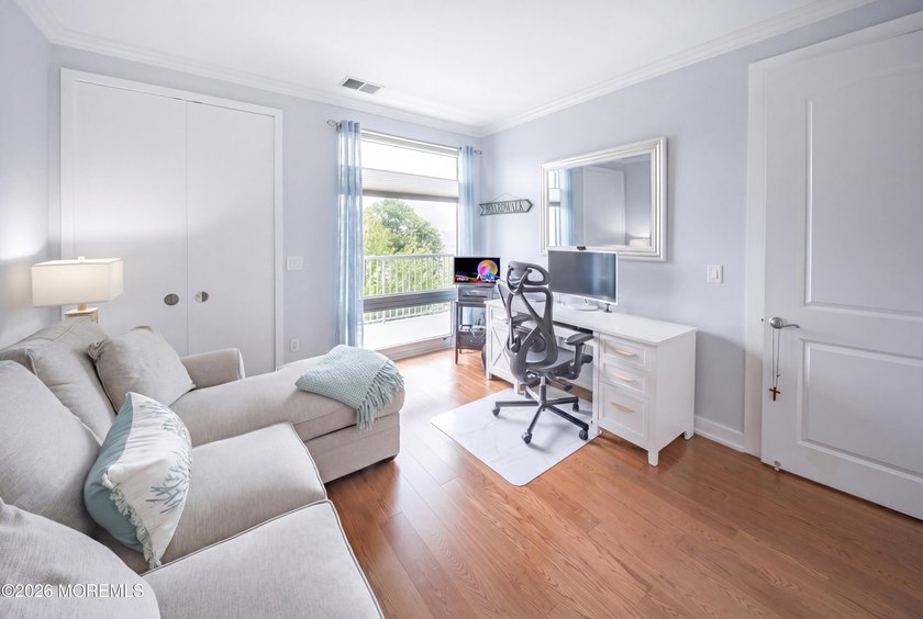 Just in time for summer! Fully renovated. Nothing to do but - photo 13