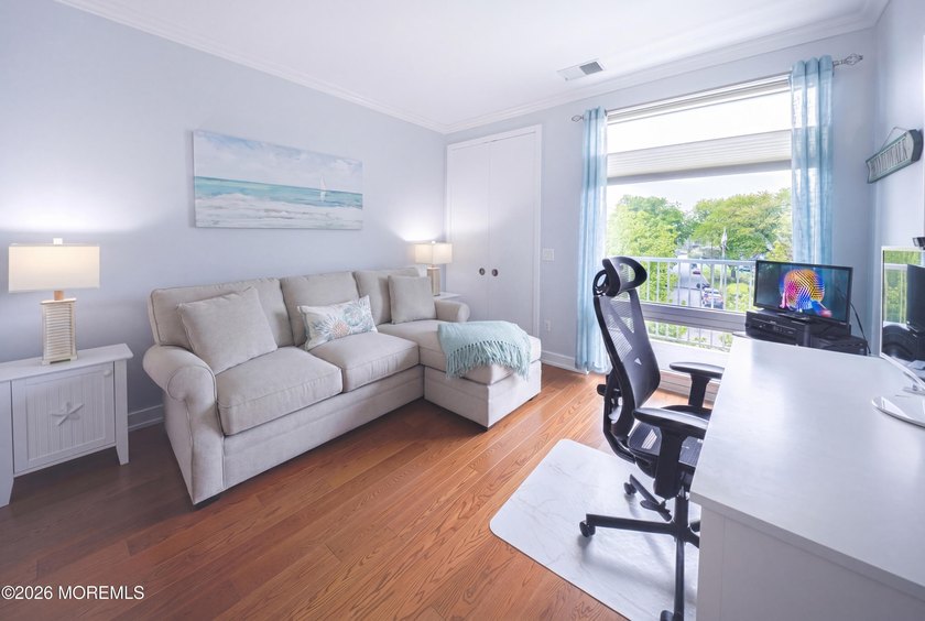 Just in time for summer! Fully renovated. Nothing to do but - photo 14