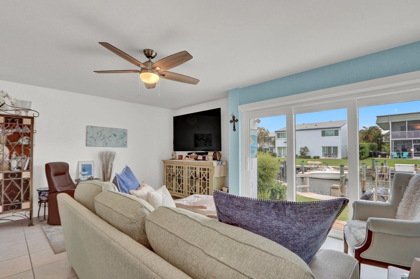 Light and bright Waterfront Condo with beautiful canal and boat - photo 23