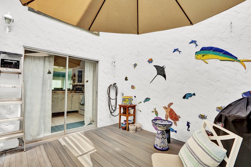 Light and bright Waterfront Condo with beautiful canal and boat - photo 31