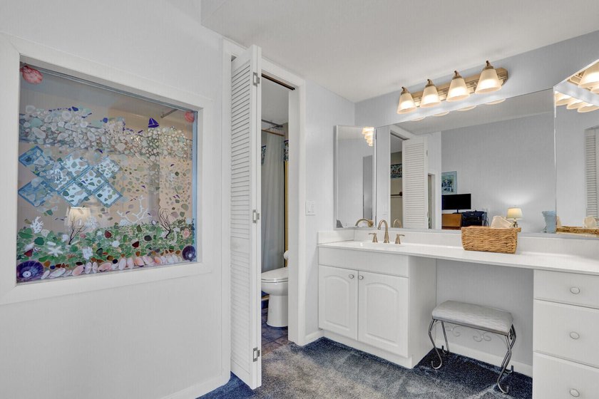 Light and bright Waterfront Condo with beautiful canal and boat - photo 34
