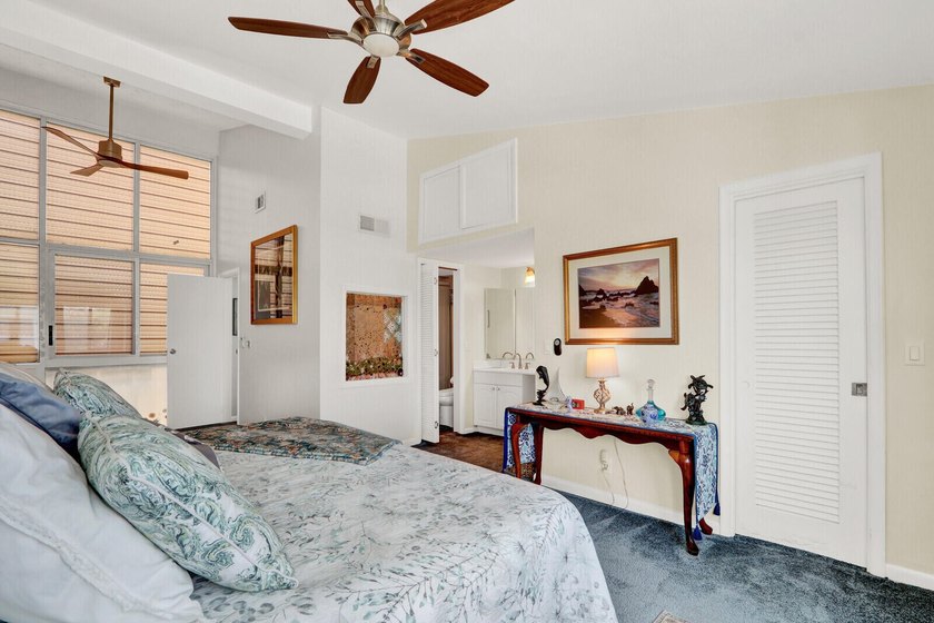 Light and bright Waterfront Condo with beautiful canal and boat - photo 36