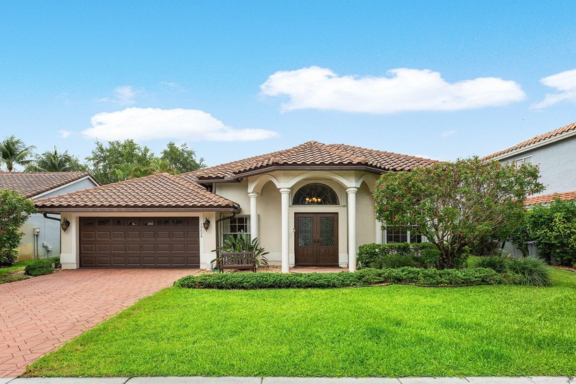 Welcome home to this impeccably maintained 4 bedroom single - photo 3
