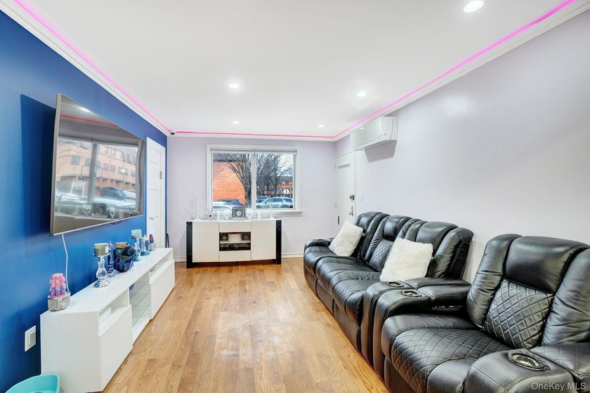 Rare Bayside Offering with Private Basement &amp; Separate Entrance - photo 5