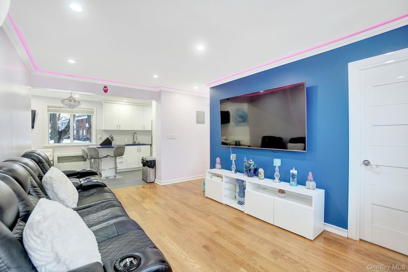Rare Bayside Offering with Private Basement &amp; Separate Entrance - photo 8