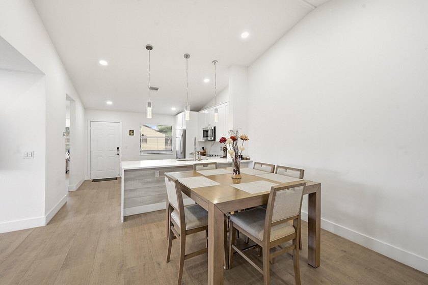 Welcome to this stunning, bright and spacious 2-bedroom - photo 8