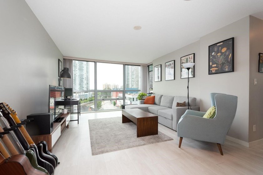 Welcome to InterUrban! This bright northwest corner home offers - photo 2