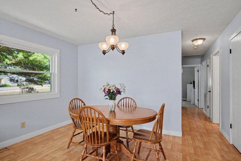 Welcome home to this beautiful 5-bedroom, 2-full bath home with - photo 11