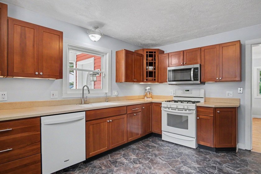 Welcome home to this beautiful 5-bedroom, 2-full bath home with - photo 13