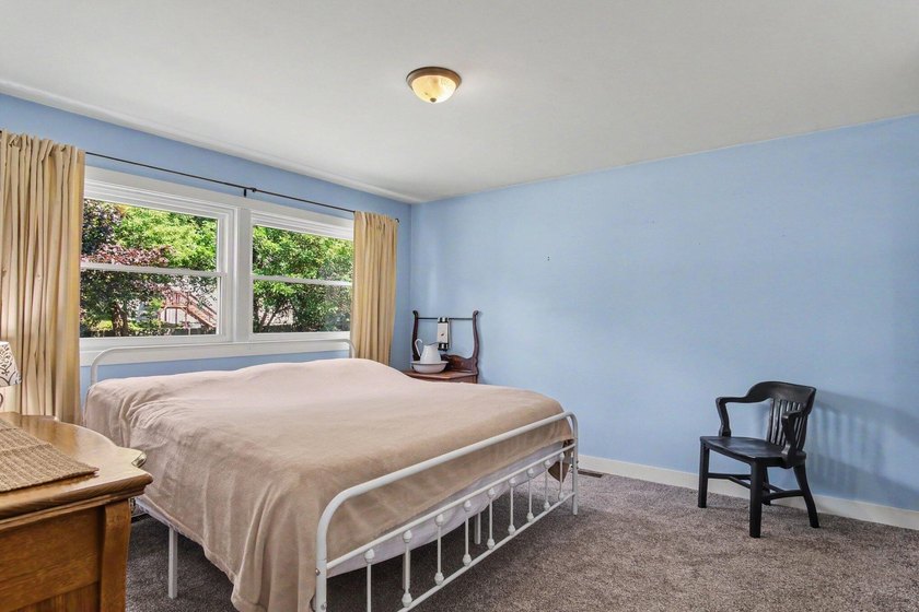 Welcome home to this beautiful 5-bedroom, 2-full bath home with - photo 15