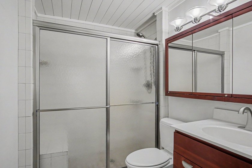 Welcome home to this beautiful 5-bedroom, 2-full bath home with - photo 16