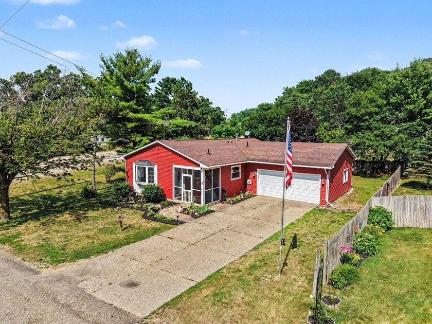 Welcome home to this beautiful 5-bedroom, 2-full bath home with - photo 28