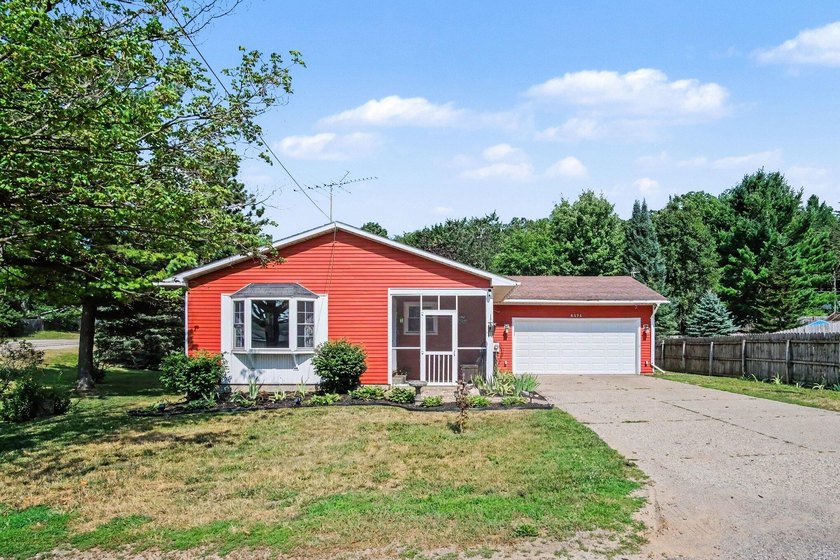 Welcome home to this beautiful 5-bedroom, 2-full bath home with - photo 29