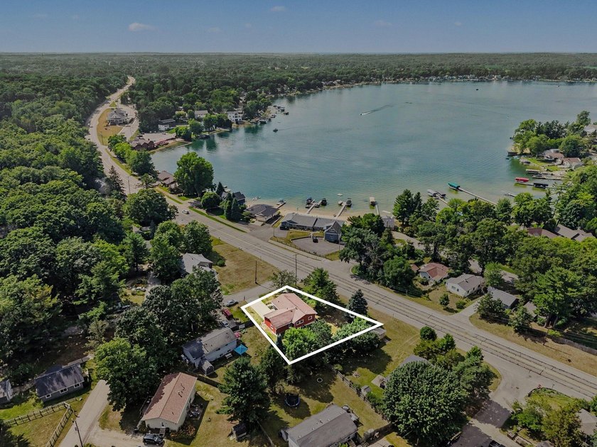 Welcome home to this beautiful 5-bedroom, 2-full bath home with - photo 30