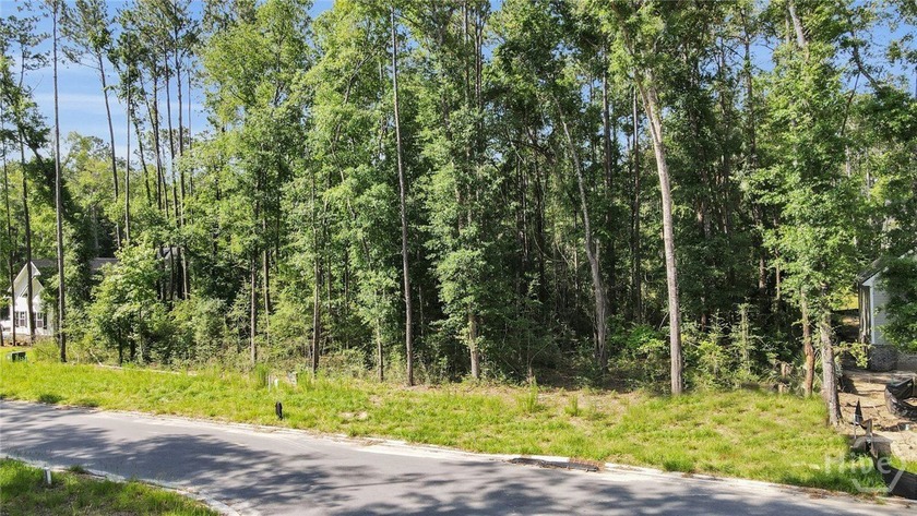 IMPROVED PRICE! 132 Waldburg Way is a great opportunity to - photo 3