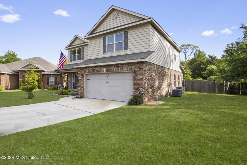 Don't miss this great Home Near the Beach! This refreshed - photo 3