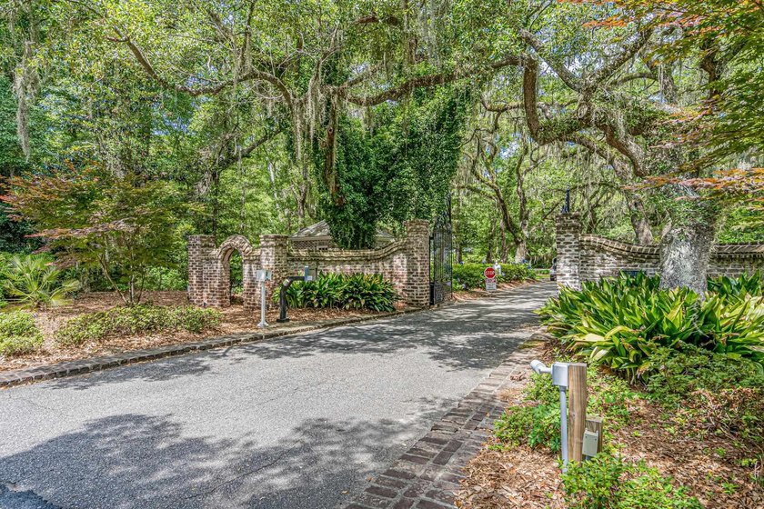 Set within the prestigious, gated community of Litchfield - photo 46