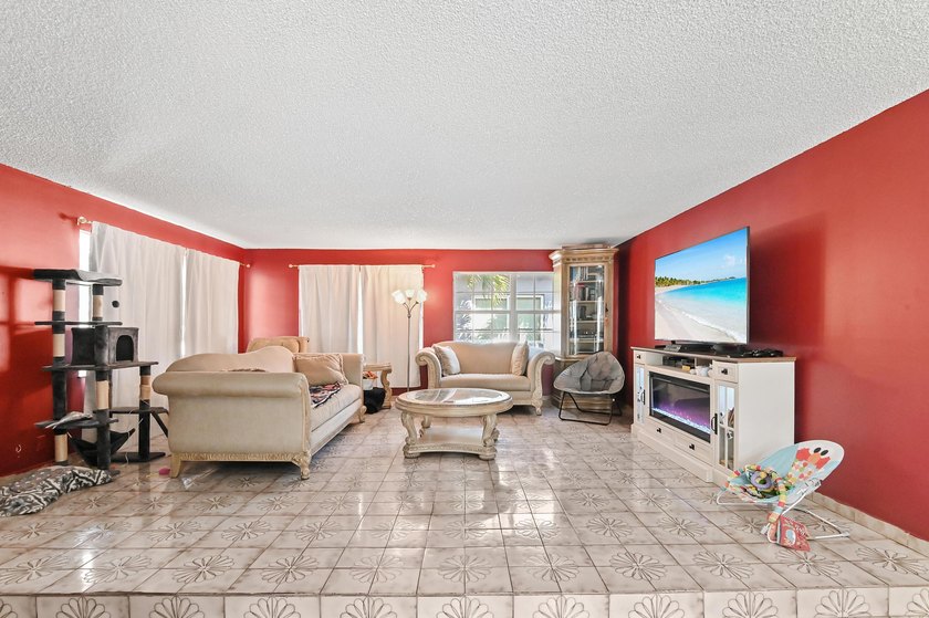 Welcome to this single-story residence located in the Coral - photo 6