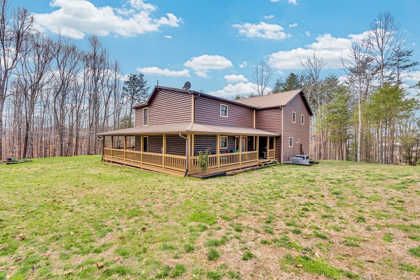 Welcome to 465 Hickory Lane, located in the desirable Woodlands - photo 4