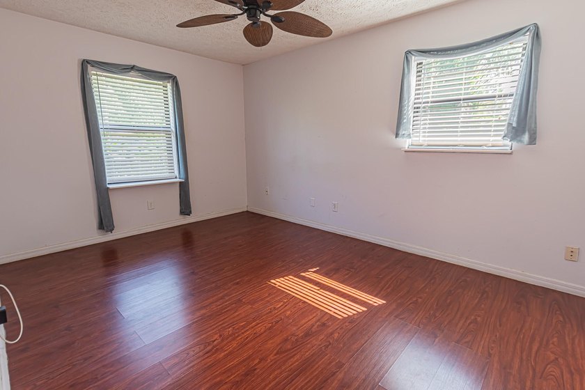Welcome home to this beautifully maintained 2-bedroom, 2-bath - photo 8