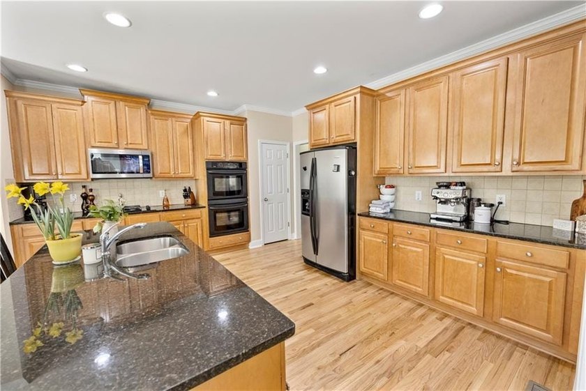 Welcome to this beautifully maintained traditional home in - photo 11