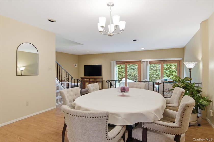 Welcome to this beautifully maintained 3-bedroom, 2.5 bath condo - photo 13