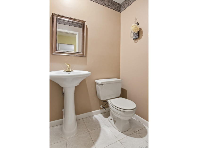 Welcome to this beautifully maintained 3-bedroom, 2.5 bath condo - photo 14