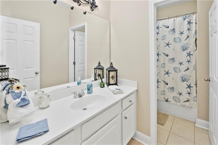 Welcome to this beautifully maintained traditional home in - photo 15