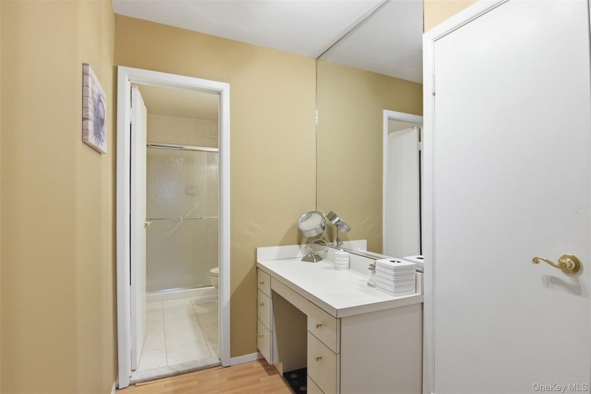 Welcome to this beautifully maintained 3-bedroom, 2.5 bath condo - photo 25
