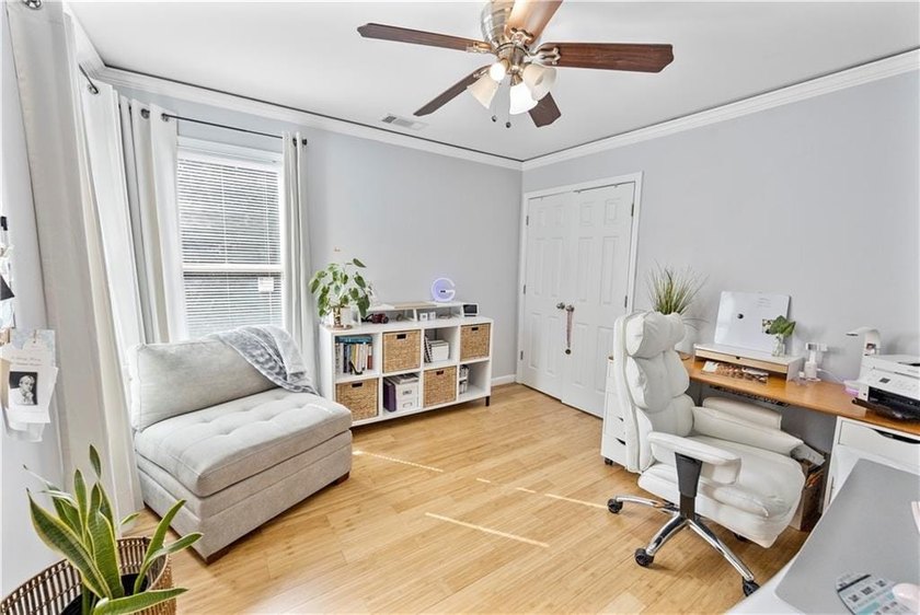 Welcome to this beautifully maintained traditional home in - photo 27