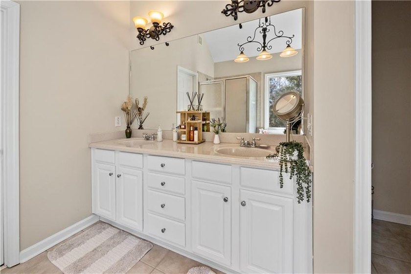 Welcome to this beautifully maintained traditional home in - photo 29