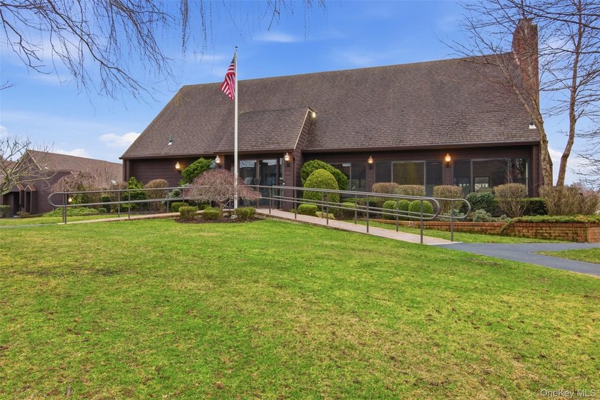 Welcome to this beautifully maintained 3-bedroom, 2.5 bath condo - photo 32