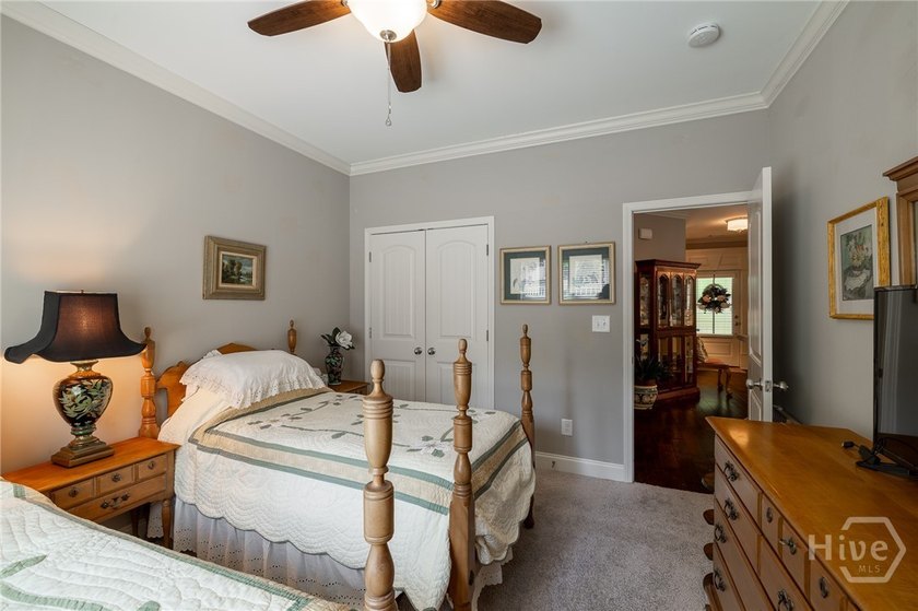 Beautiful home in highly-desirable Rowan Oak Courtyard, a - photo 24