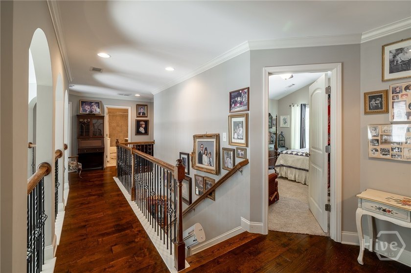 Beautiful home in highly-desirable Rowan Oak Courtyard, a - photo 25