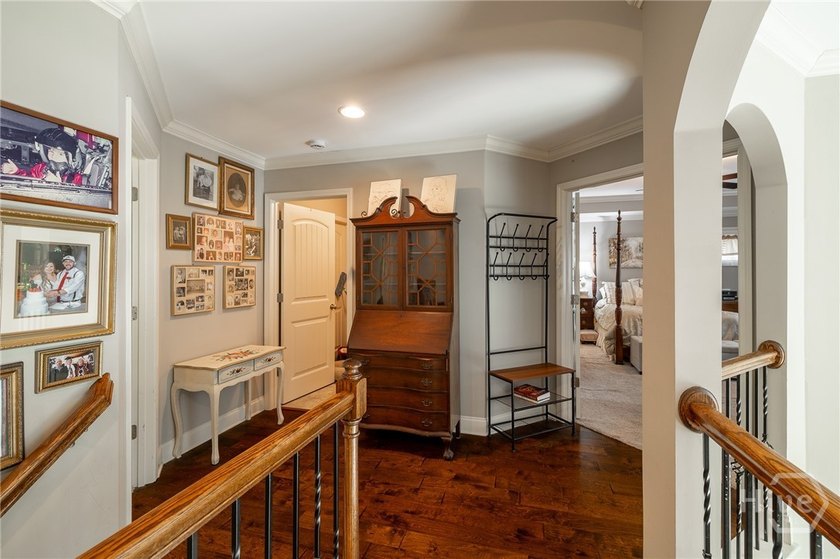 Beautiful home in highly-desirable Rowan Oak Courtyard, a - photo 26