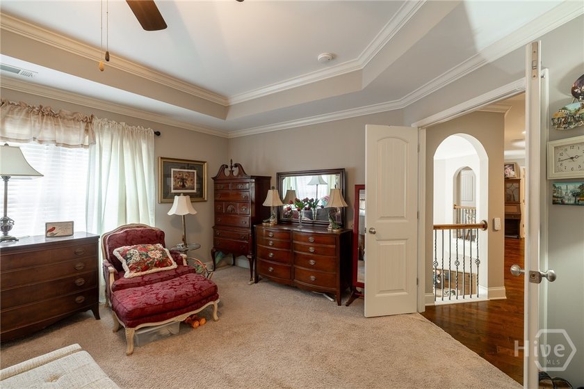 Beautiful home in highly-desirable Rowan Oak Courtyard, a - photo 29