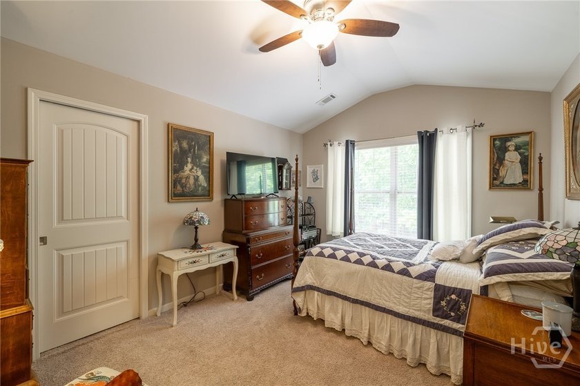 Beautiful home in highly-desirable Rowan Oak Courtyard, a - photo 33