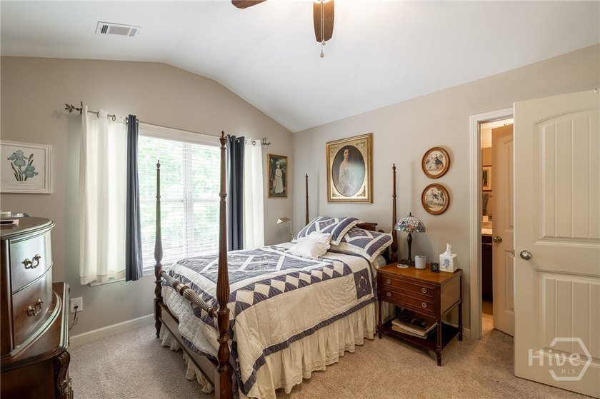 Beautiful home in highly-desirable Rowan Oak Courtyard, a - photo 34