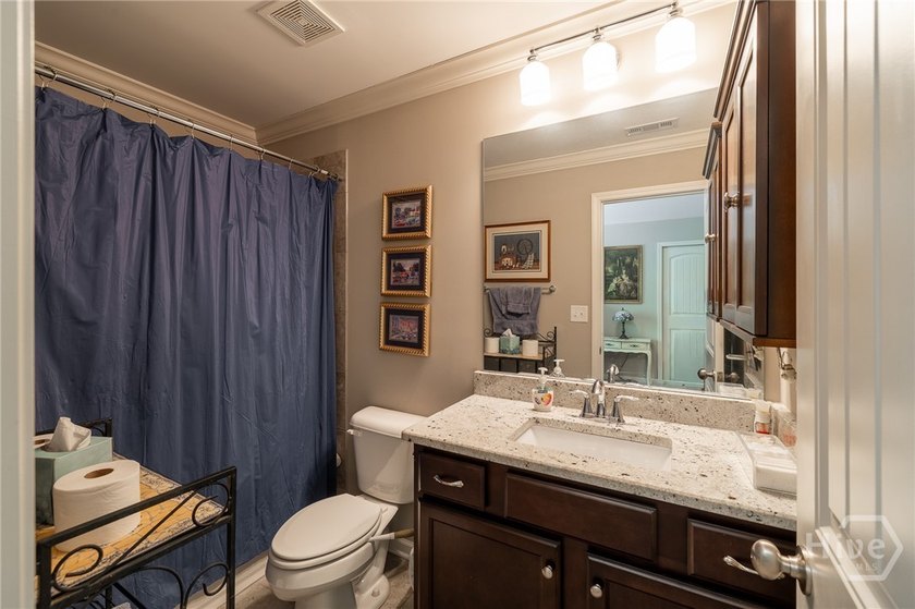 Beautiful home in highly-desirable Rowan Oak Courtyard, a - photo 35