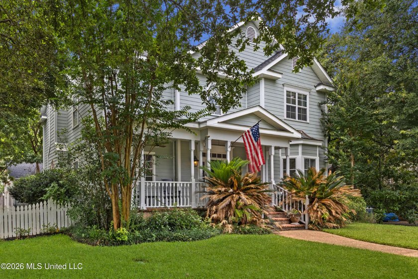 Stunning Bayou View Beauty with Custom Features &amp; Entertainer's - photo 2
