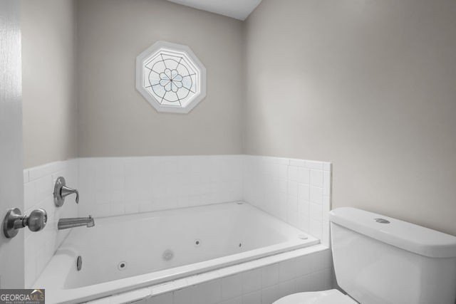 A beautifully updated 3 bedroom, 2 bath home located in the - photo 21