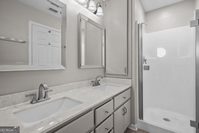 A beautifully updated 3 bedroom, 2 bath home located in the - photo 22