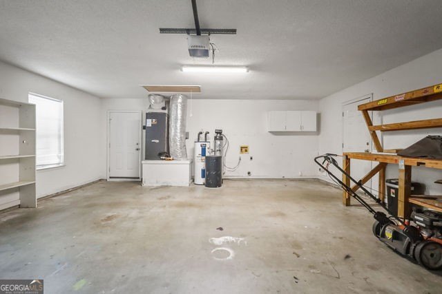 A beautifully updated 3 bedroom, 2 bath home located in the - photo 27