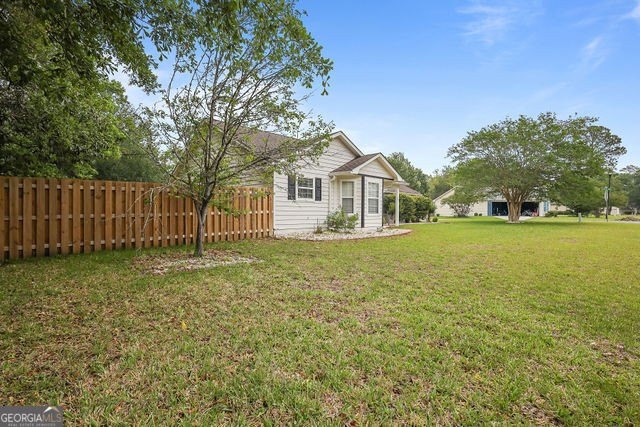A beautifully updated 3 bedroom, 2 bath home located in the - photo 28