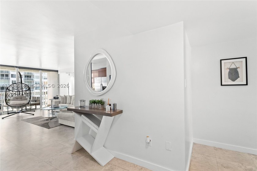 Spacious 2-Bedroom Waterfront Condo in Aventura. Enjoy modern - photo 8