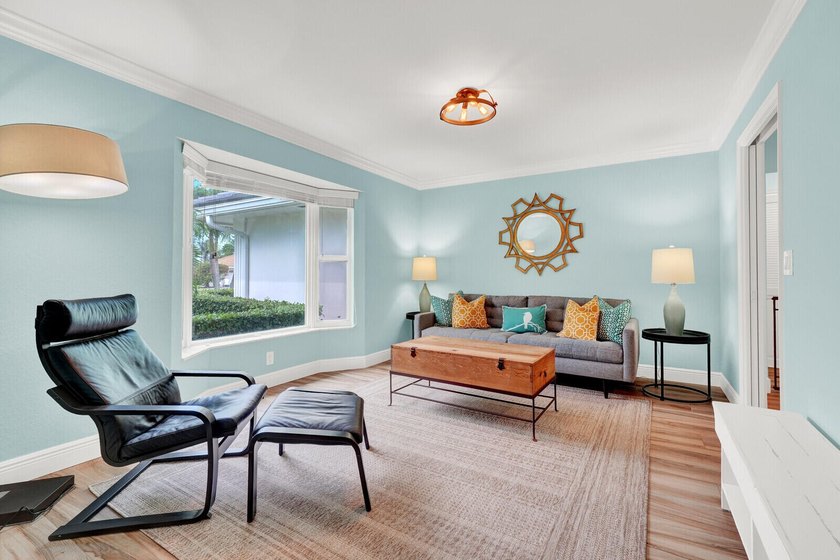 Welcome to this beautifully maintained golf course residence in - photo 8