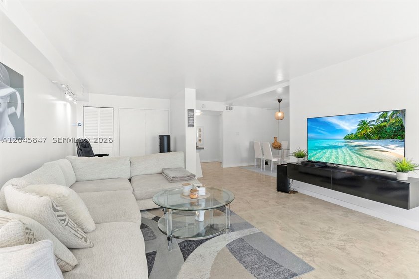 Spacious 2-Bedroom Waterfront Condo in Aventura. Enjoy modern - photo 9