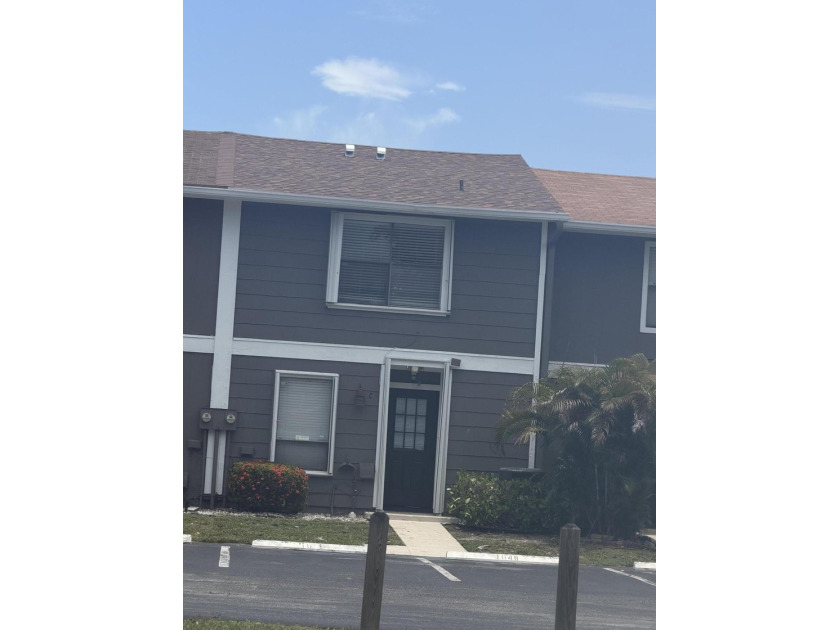 beatifull townhouse 2 bedrooms 2 bathrooms 1 half bathroom - photo 2