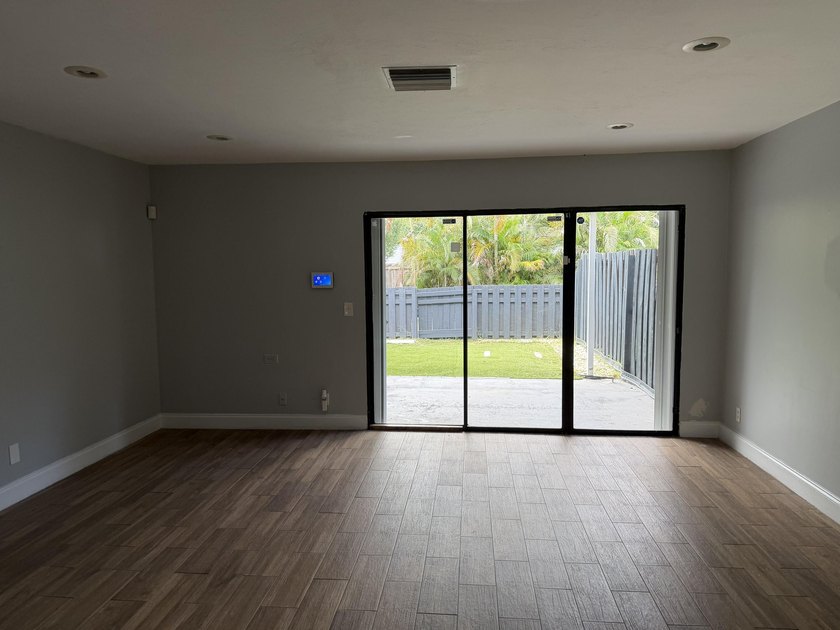 beatifull townhouse 2 bedrooms 2 bathrooms 1 half bathroom - photo 4